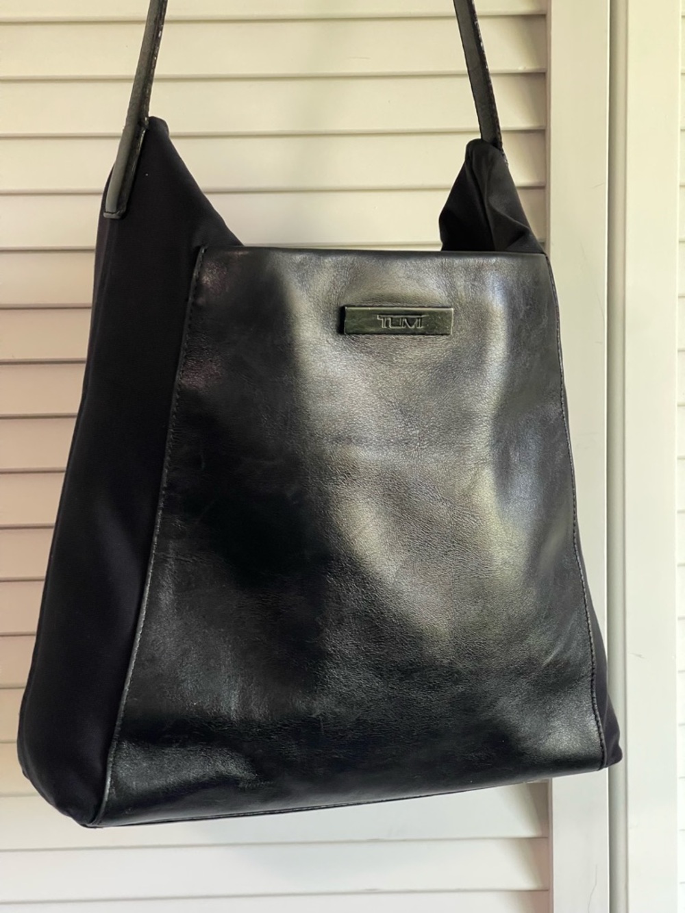 Vintage Black Leather Tumi Travel purse adjustable shoulder strap soft